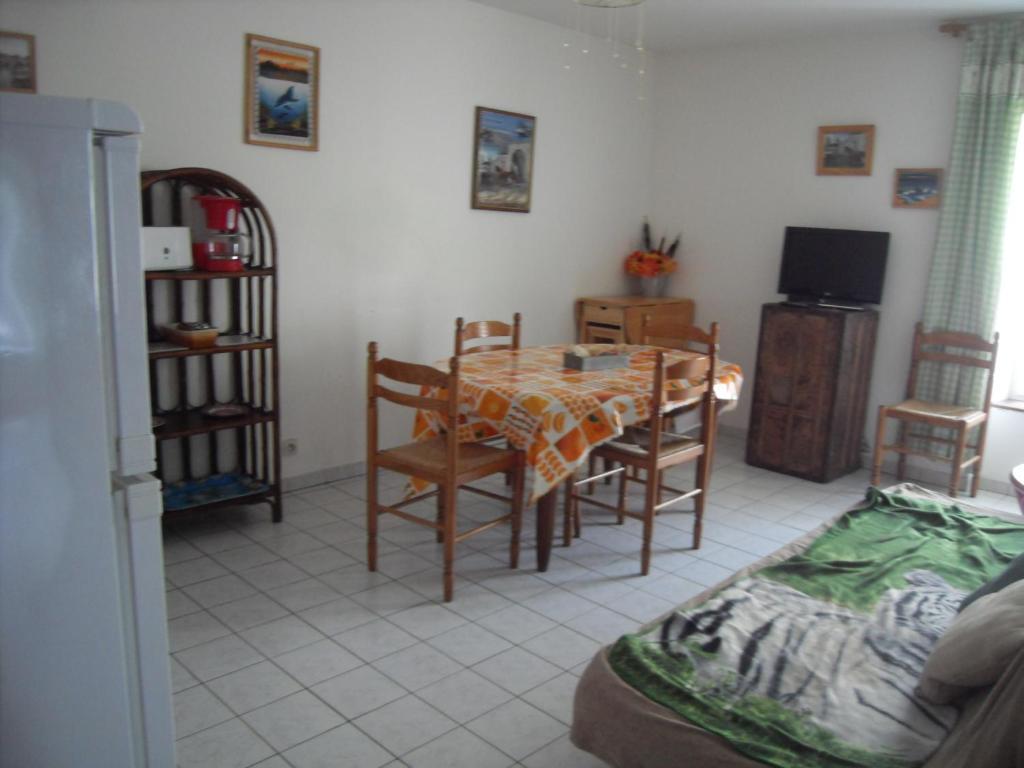 Gites de Mer Port-en-Bessin-Huppain Habitación foto